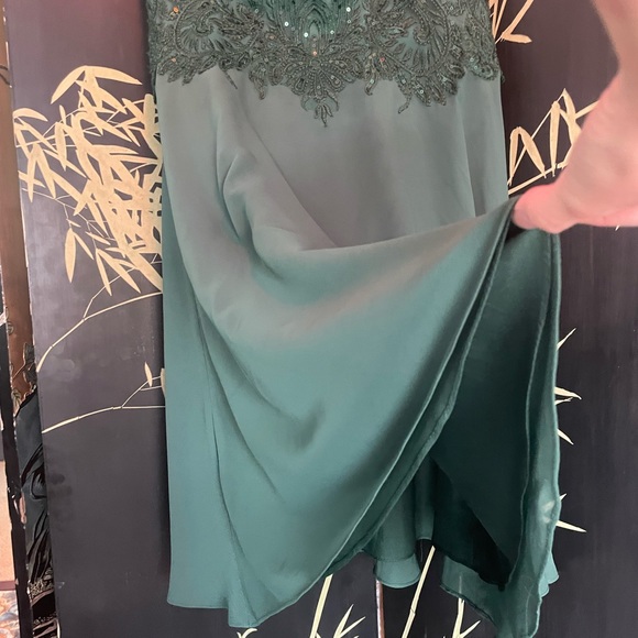 JJās House - Emerald Bridesmaidās Dress - Picture 10 of 14